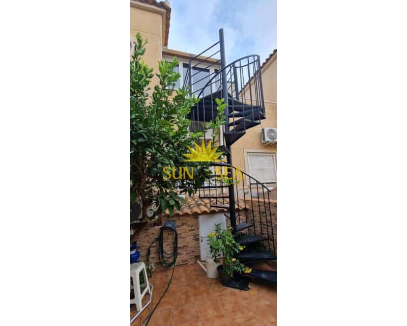 1 bedroom Apartment for rent in Torrevieja with pool - € 650 (Ref: 9481437)