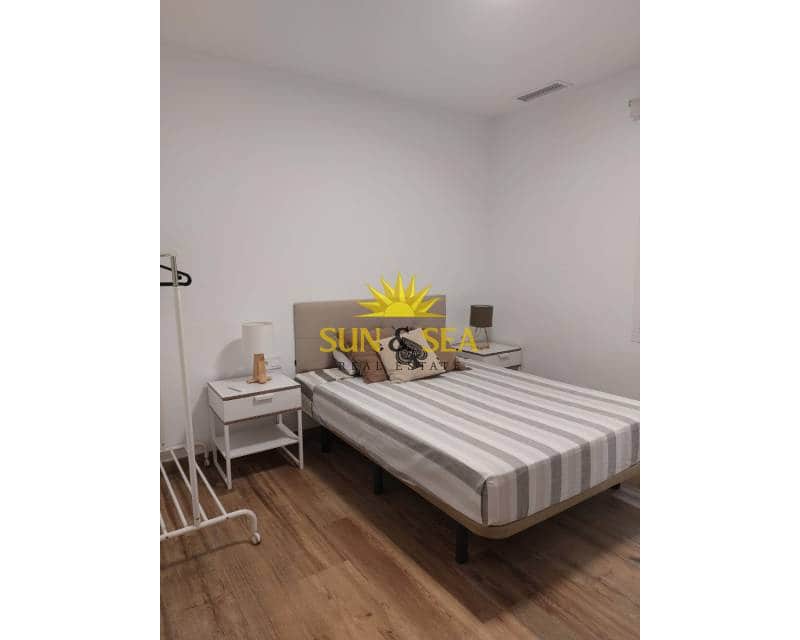 Apartamento de 3 habitaciones en Alicante / Alacant ciudad en alquiler - 1.400 € (Ref: 9481541)