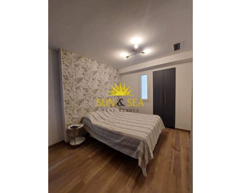 Apartamento de 3 habitaciones en Alicante / Alacant ciudad en alquiler - 1.400 € (Ref: 9481541)