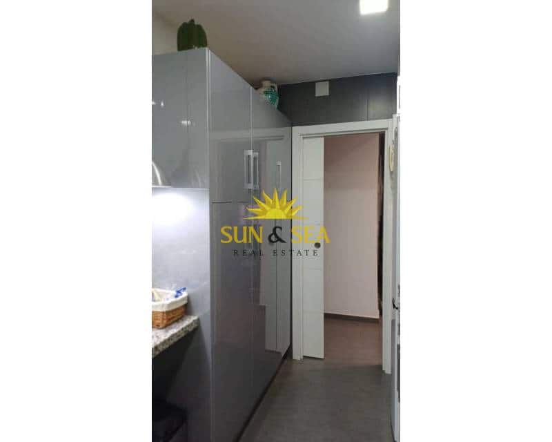 3 bedroom Apartment for sale in Alicante / Alacant city - € 330,000 (Ref: 9482210)