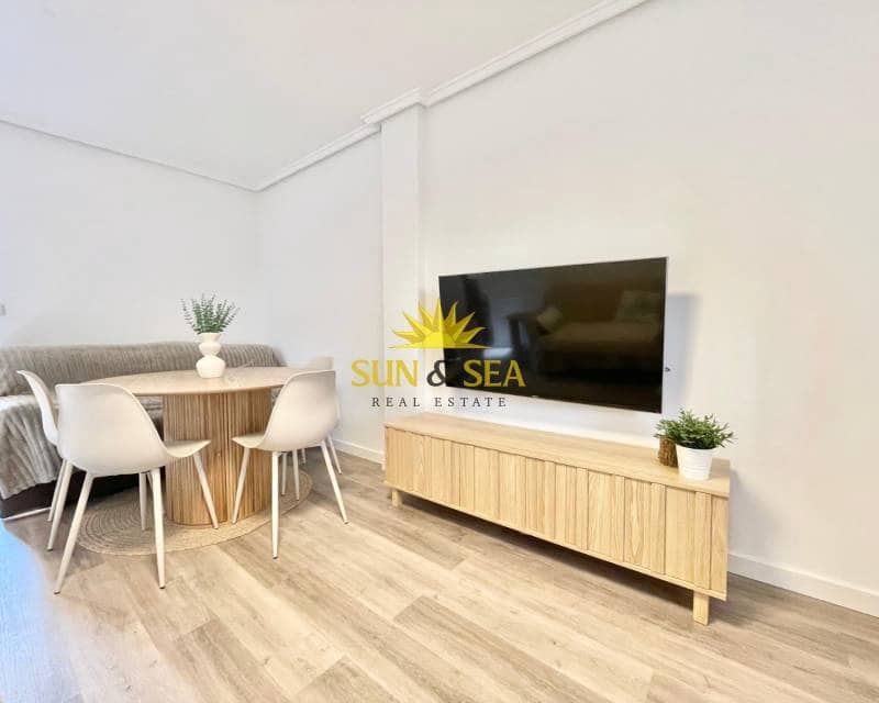 Apartamento de 2 habitaciones en Punta Prima en alquiler con piscina - 825 € (Ref: 9482212)