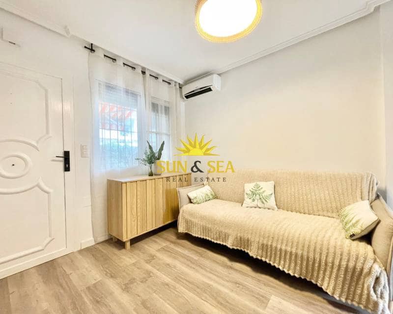 Apartamento de 2 habitaciones en Punta Prima en alquiler con piscina - 825 € (Ref: 9482212)