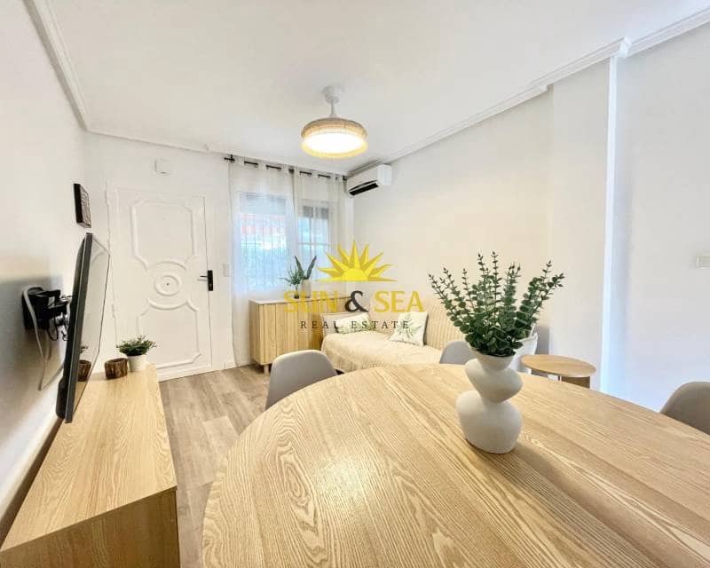 Apartamento de 2 habitaciones en Punta Prima en alquiler con piscina - 825 € (Ref: 9482212)