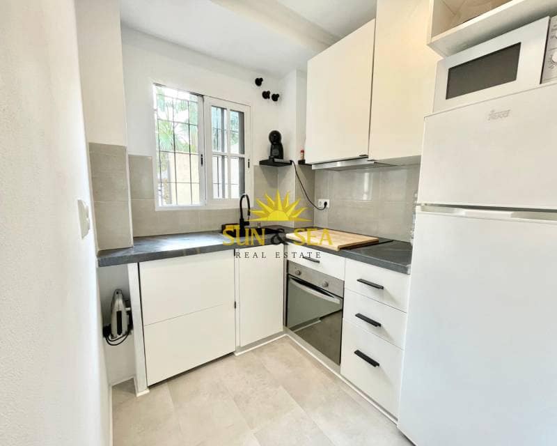 Apartamento de 2 habitaciones en Punta Prima en alquiler con piscina - 825 € (Ref: 9482212)