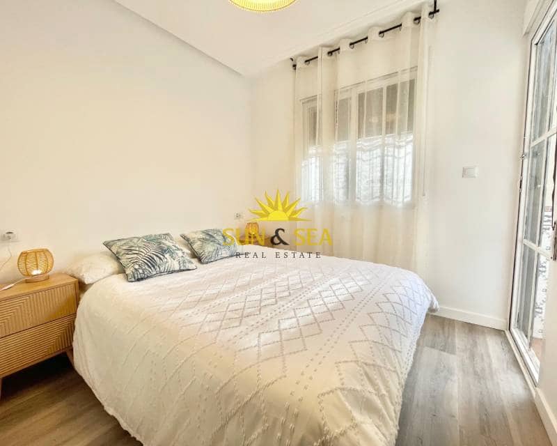 Apartamento de 2 habitaciones en Punta Prima en alquiler con piscina - 825 € (Ref: 9482212)