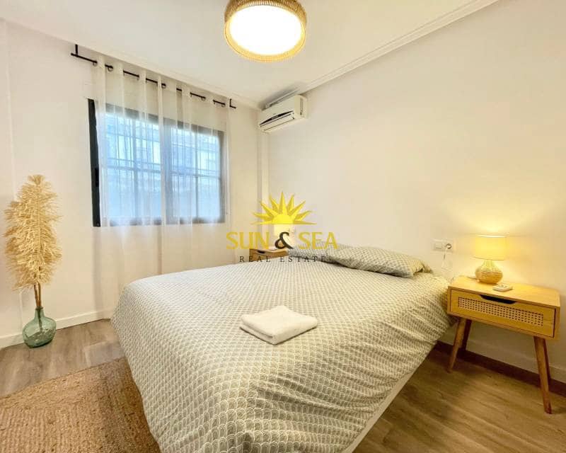 Apartamento de 2 habitaciones en Punta Prima en alquiler con piscina - 825 € (Ref: 9482212)