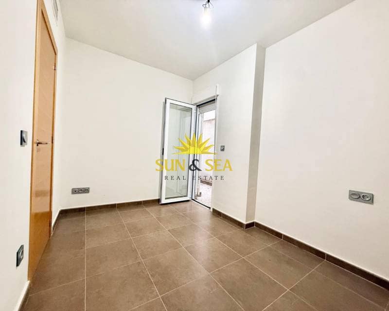 3 slaapkamer Appartement te koop in Almoradi - € 125.000 (Ref: 9482406)