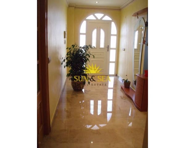 4 soveværelse Villa til salg i Los Desamparados, Orihuela med swimmingpool garage - € 375.000 (Ref: 9483190)