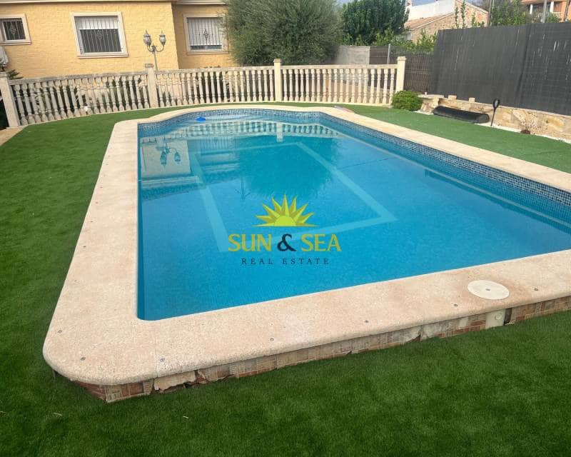 4 soveværelse Villa til salg i Orihuela med swimmingpool garage - € 375.000 (Ref: 9483190)