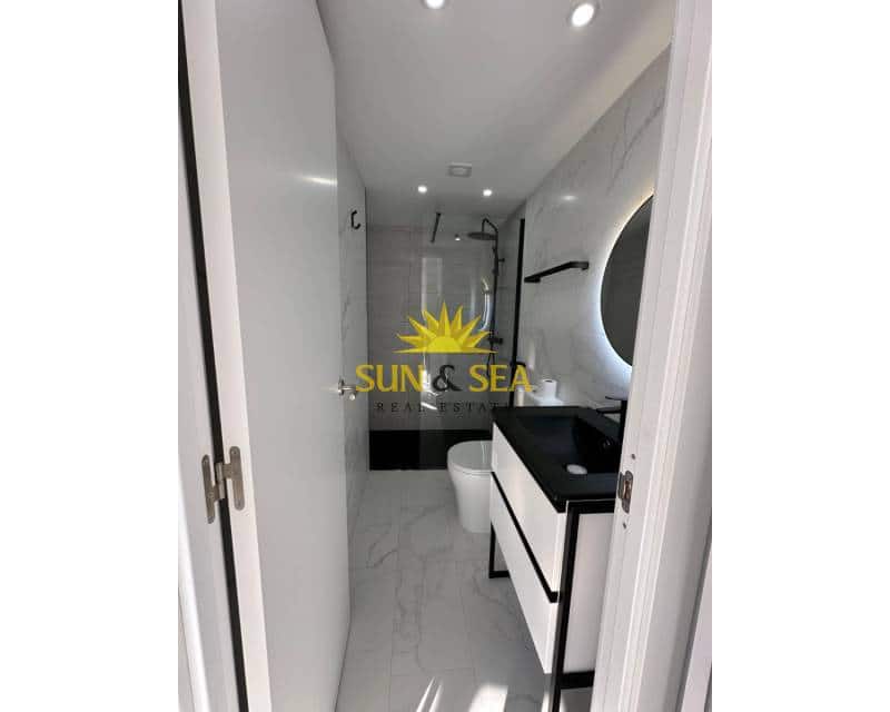 2 bedroom Penthouse for rent in Alicante / Alacant city - € 1,000 (Ref: 9483937)