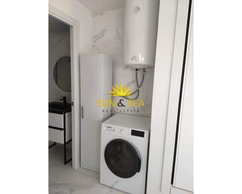 2 bedroom Penthouse for rent in Alicante / Alacant city - € 1,000 (Ref: 9483937)