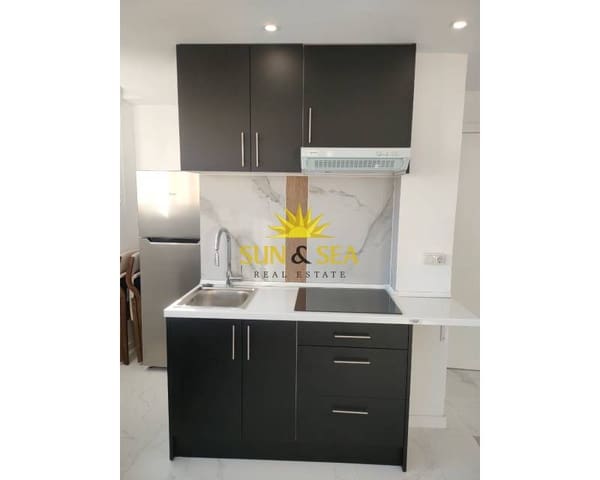 Penthouse de 2 chambres à louer à Carolinas Altas, Alicante ville - 1 000 € (Ref: 9483937)