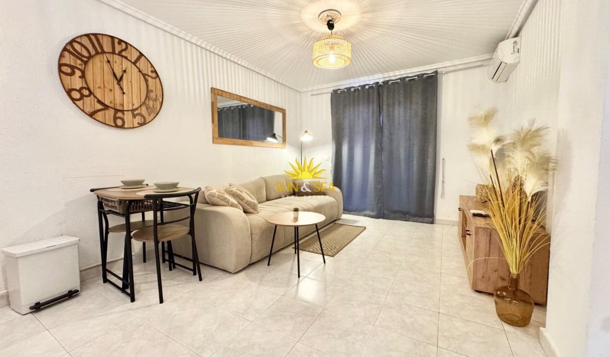 Casa de 2 habitaciones en Ciudad Quesada en alquiler con piscina - 850 € (Ref: 9493852)