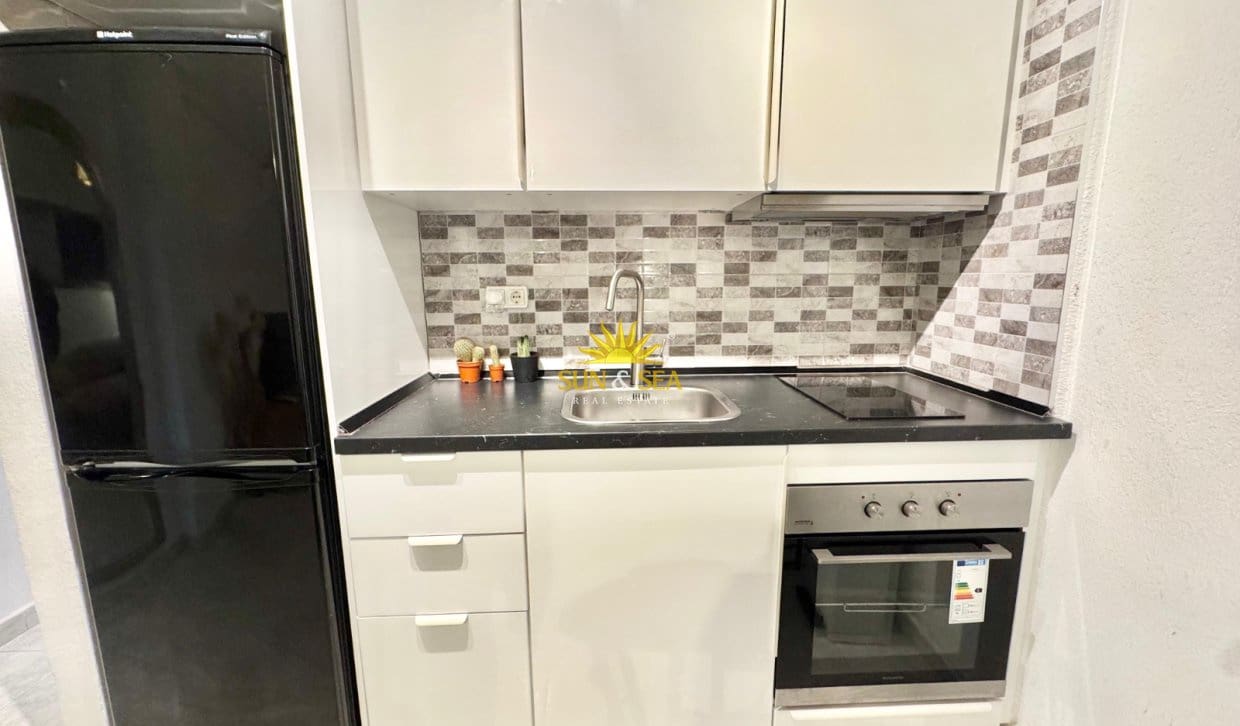 Casa de 2 habitaciones en Ciudad Quesada en alquiler con piscina - 850 € (Ref: 9493852)