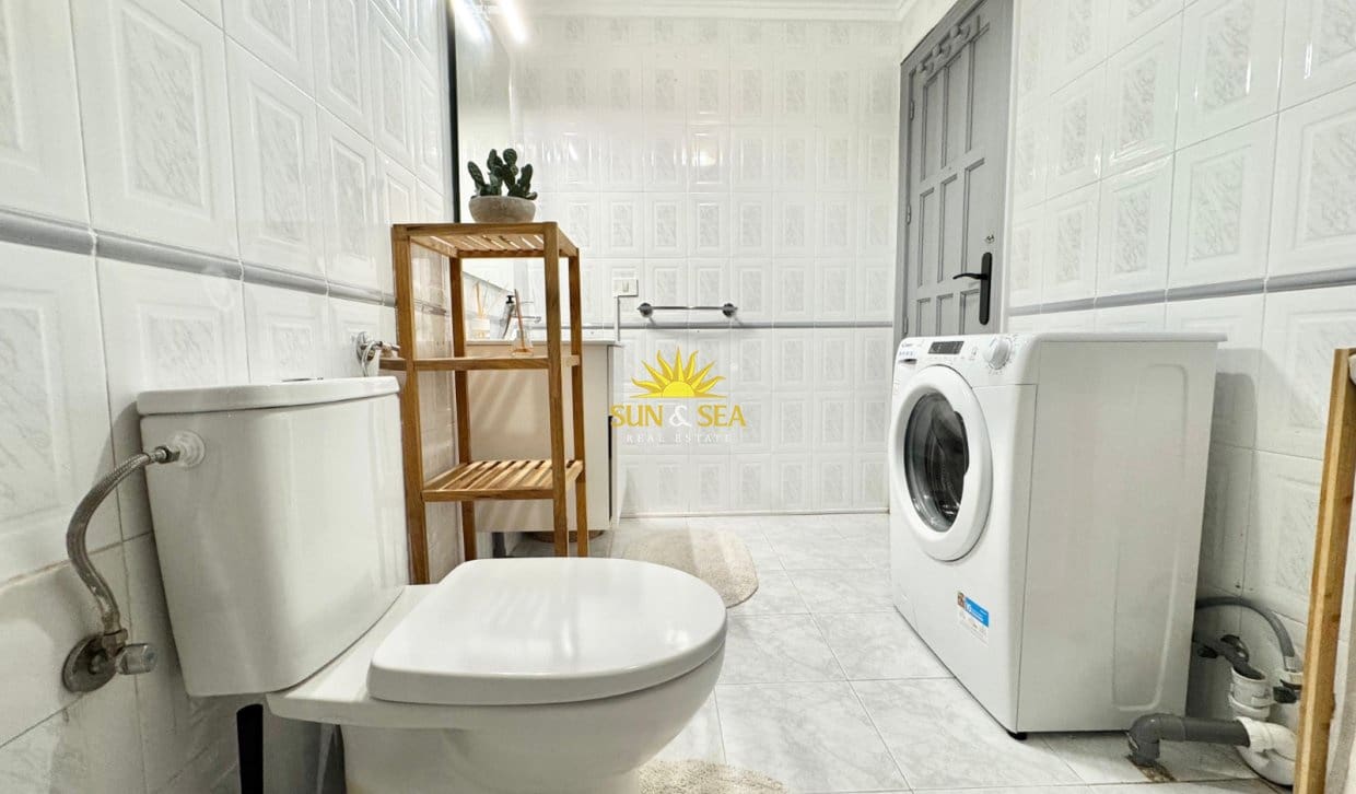 Casa de 2 habitaciones en Ciudad Quesada en alquiler con piscina - 850 € (Ref: 9493852)