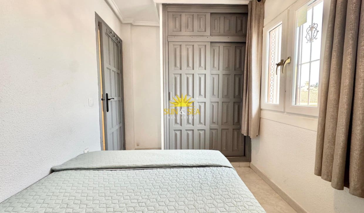 Casa de 2 habitaciones en Ciudad Quesada en alquiler con piscina - 850 € (Ref: 9493852)