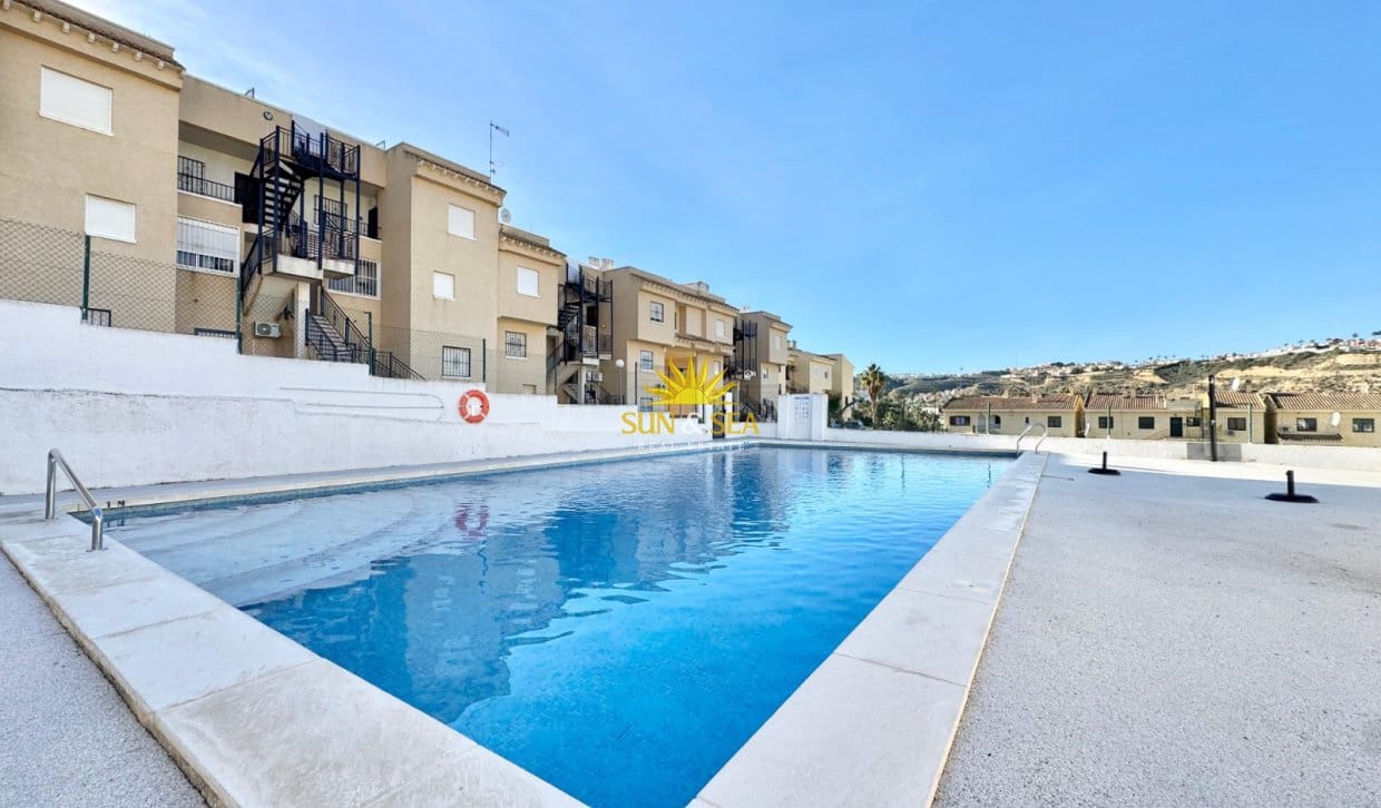 Casa de 2 habitaciones en Ciudad Quesada en alquiler con piscina - 850 € (Ref: 9493852)