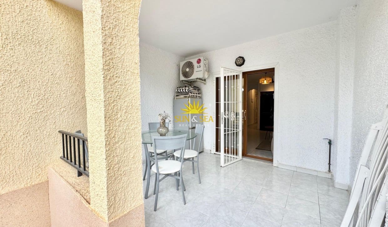 Casa de 2 habitaciones en Ciudad Quesada en alquiler con piscina - 850 € (Ref: 9493852)