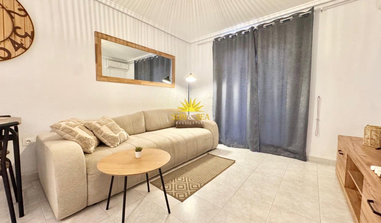 Casa de 2 habitaciones en Ciudad Quesada en alquiler con piscina - 850 € (Ref: 9493852)