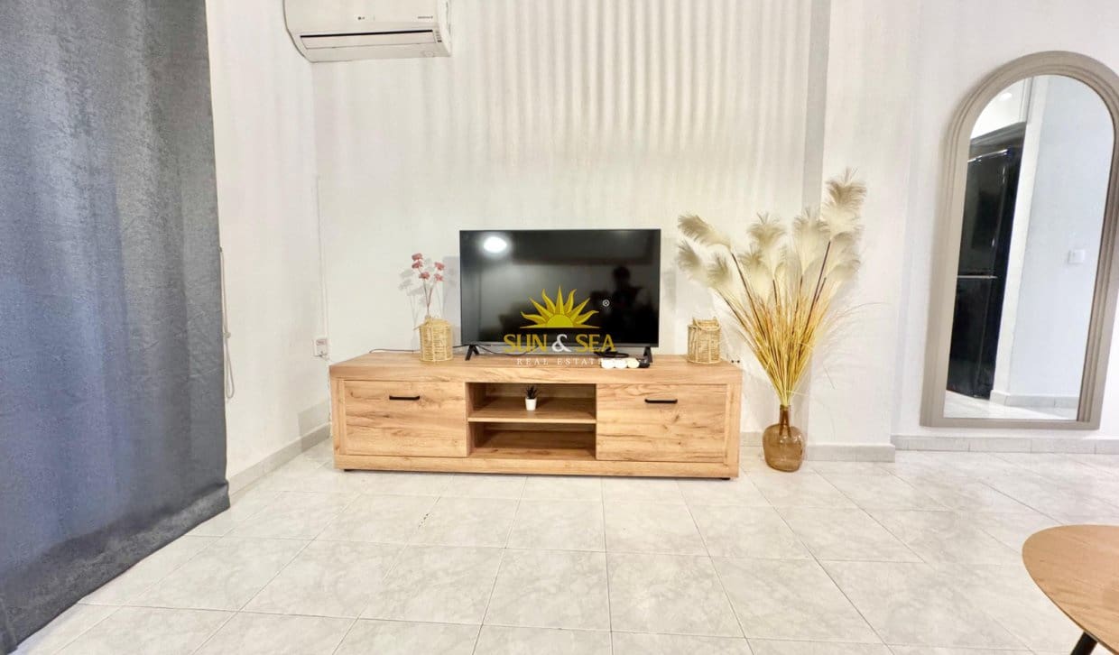 Casa de 2 habitaciones en Ciudad Quesada en alquiler con piscina - 850 € (Ref: 9493852)
