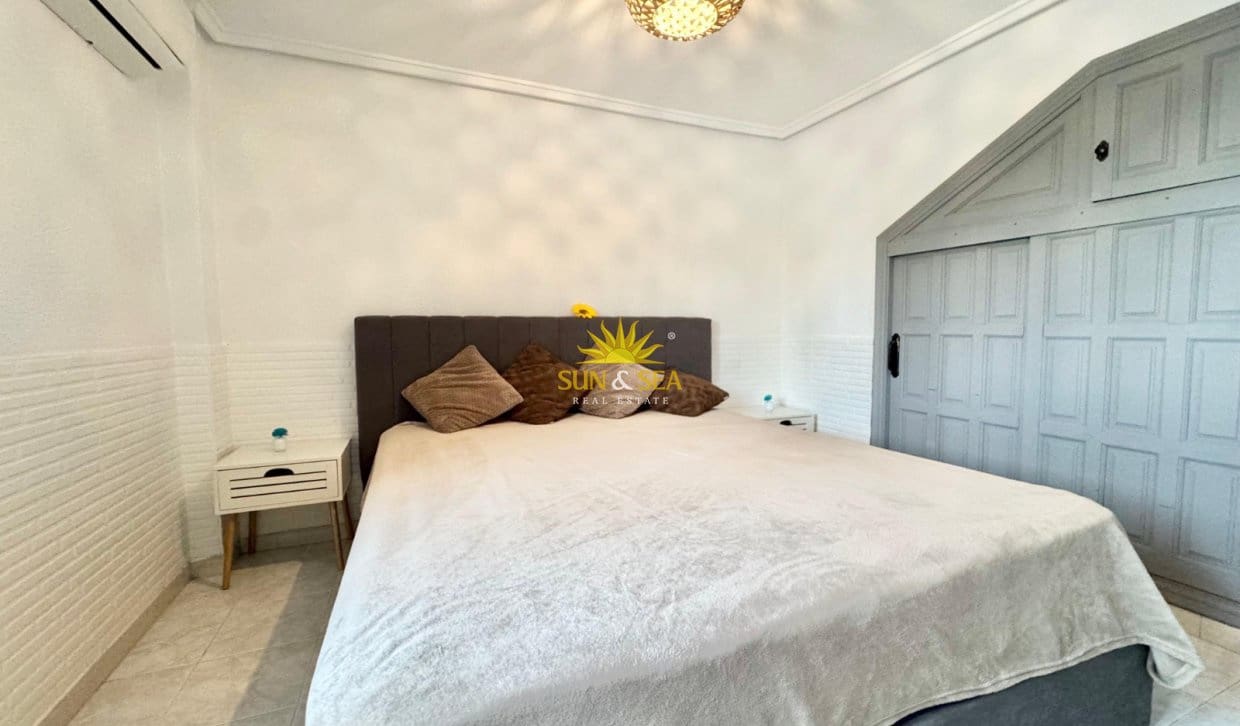 Casa de 2 habitaciones en Ciudad Quesada en alquiler con piscina - 850 € (Ref: 9493852)