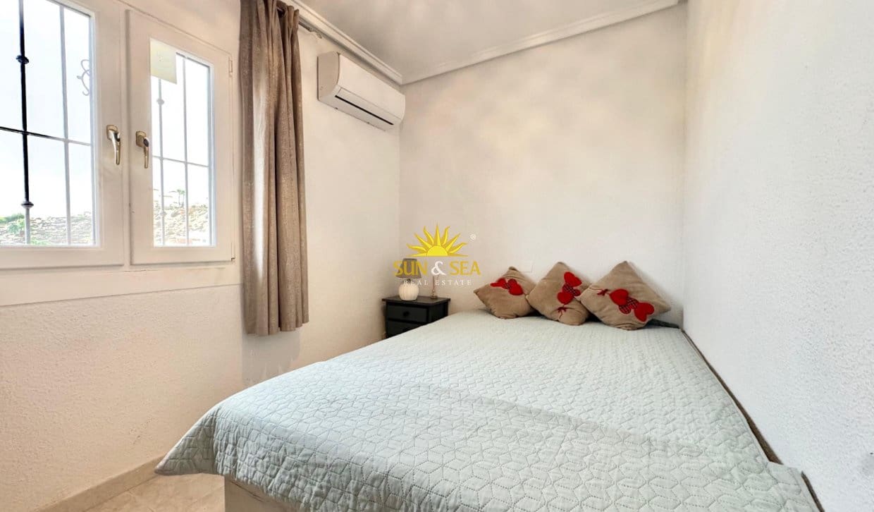 Casa de 2 habitaciones en Ciudad Quesada en alquiler con piscina - 850 € (Ref: 9493852)