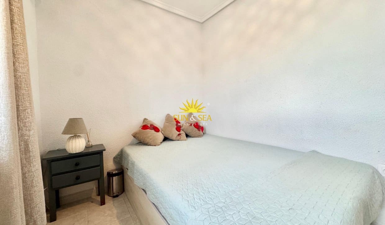 Casa de 2 habitaciones en Ciudad Quesada en alquiler con piscina - 850 € (Ref: 9493852)
