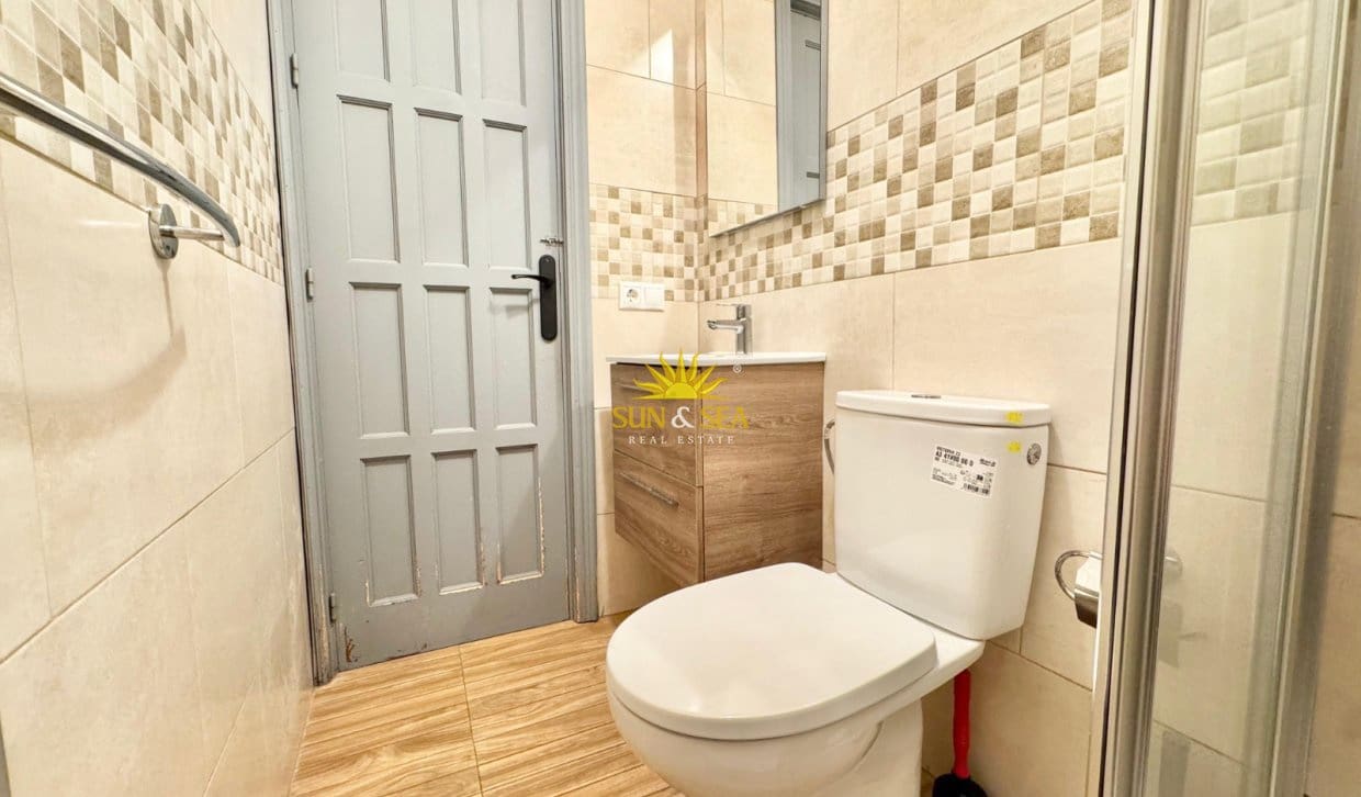 Casa de 2 habitaciones en Ciudad Quesada en alquiler con piscina - 850 € (Ref: 9493852)