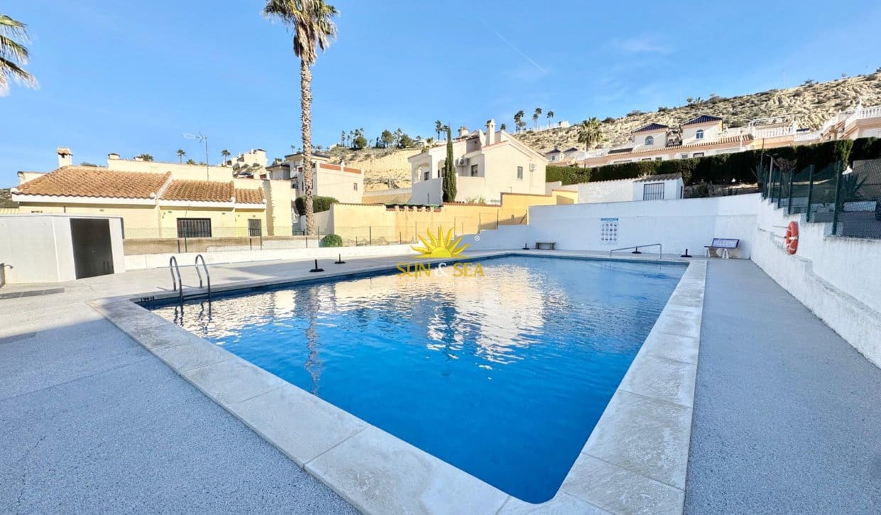 Casa de 2 habitaciones en Ciudad Quesada en alquiler con piscina - 850 € (Ref: 9493852)