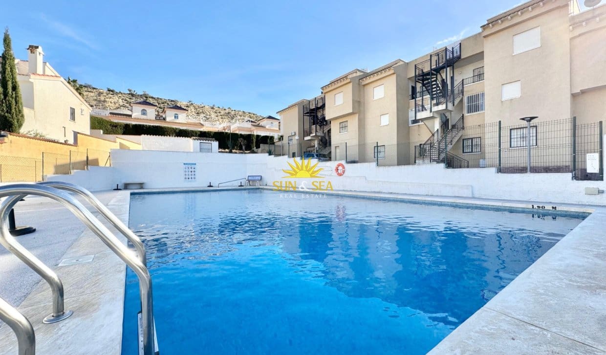 Casa de 2 habitaciones en Ciudad Quesada en alquiler con piscina - 850 € (Ref: 9493852)
