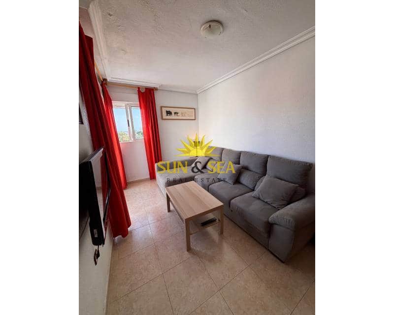 2 soveværelse Lejlighed til leje i Torrevieja med swimmingpool - € 850 (Ref: 9496619)