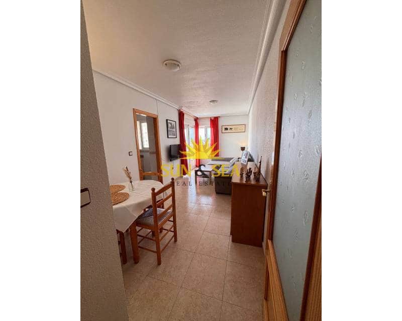 2 soveværelse Lejlighed til leje i Torrevieja med swimmingpool - € 850 (Ref: 9496619)