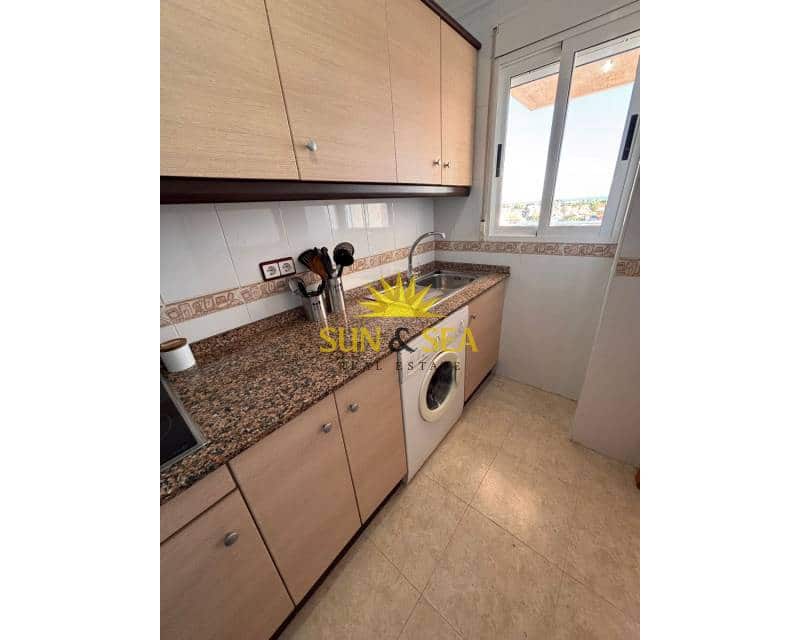 2 soveværelse Lejlighed til leje i Torrevieja med swimmingpool - € 850 (Ref: 9496619)