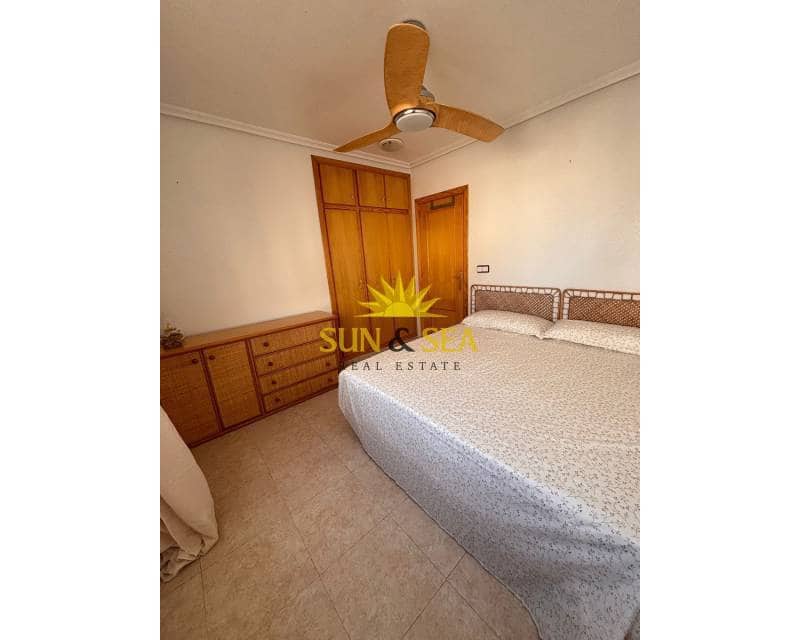 2 soveværelse Lejlighed til leje i Torrevieja med swimmingpool - € 850 (Ref: 9496619)