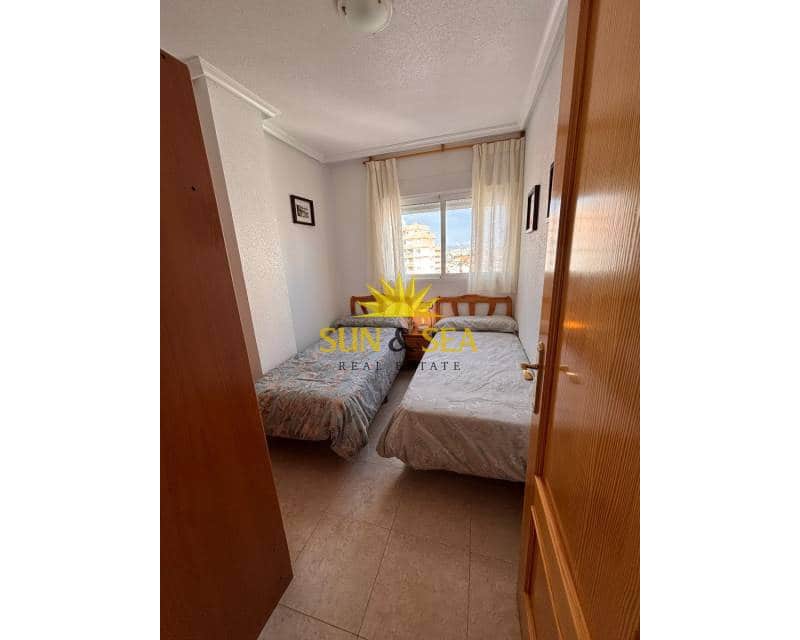 2 soveværelse Lejlighed til leje i Torrevieja med swimmingpool - € 850 (Ref: 9496619)
