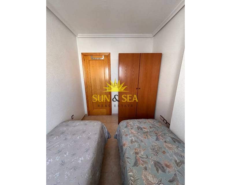 2 soveværelse Lejlighed til leje i Torrevieja med swimmingpool - € 850 (Ref: 9496619)