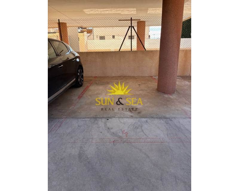 2 soveværelse Lejlighed til leje i Torrevieja med swimmingpool - € 850 (Ref: 9496619)