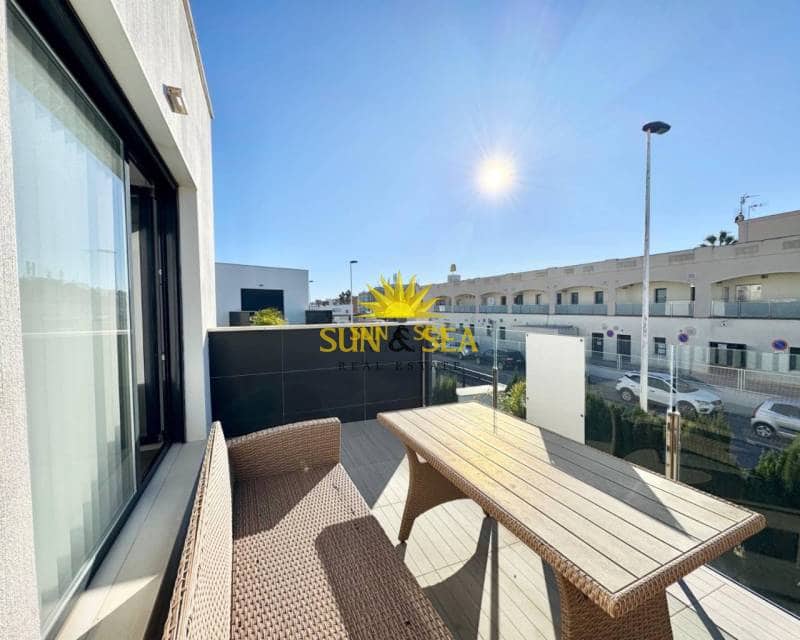 3 chambre Villa/Maison à vendre à Punta Prima avec piscine garage - 440 000 € (Ref: 9500623)