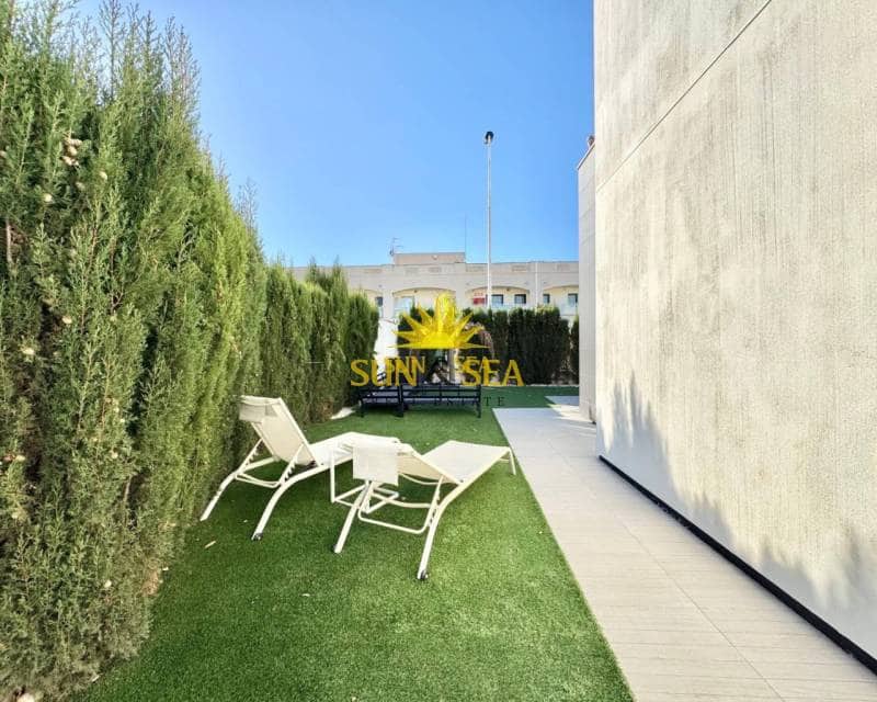 3 chambre Villa/Maison à vendre à Punta Prima avec piscine garage - 440 000 € (Ref: 9500623)