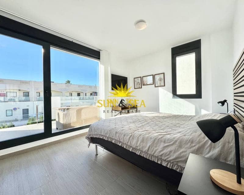 3 chambre Villa/Maison à vendre à Punta Prima avec piscine garage - 440 000 € (Ref: 9500623)