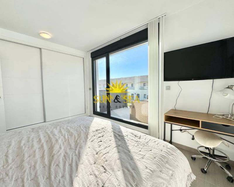 3 chambre Villa/Maison à vendre à Punta Prima avec piscine garage - 440 000 € (Ref: 9500623)