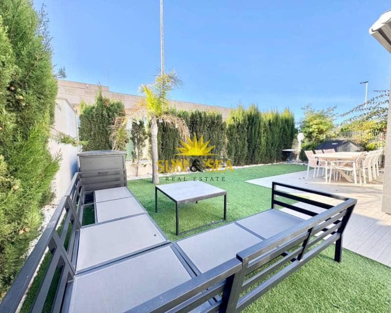 3 chambre Villa/Maison à vendre à Punta Prima avec piscine garage - 440 000 € (Ref: 9500623)