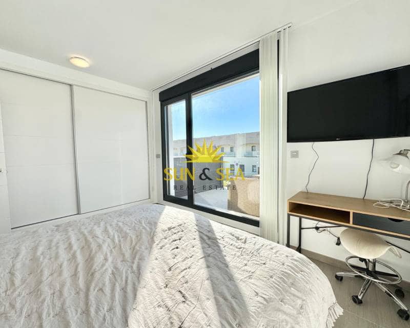 3 bedroom Villa for rent in Punta Prima with pool garage - € 2,700 (Ref: 9500624)