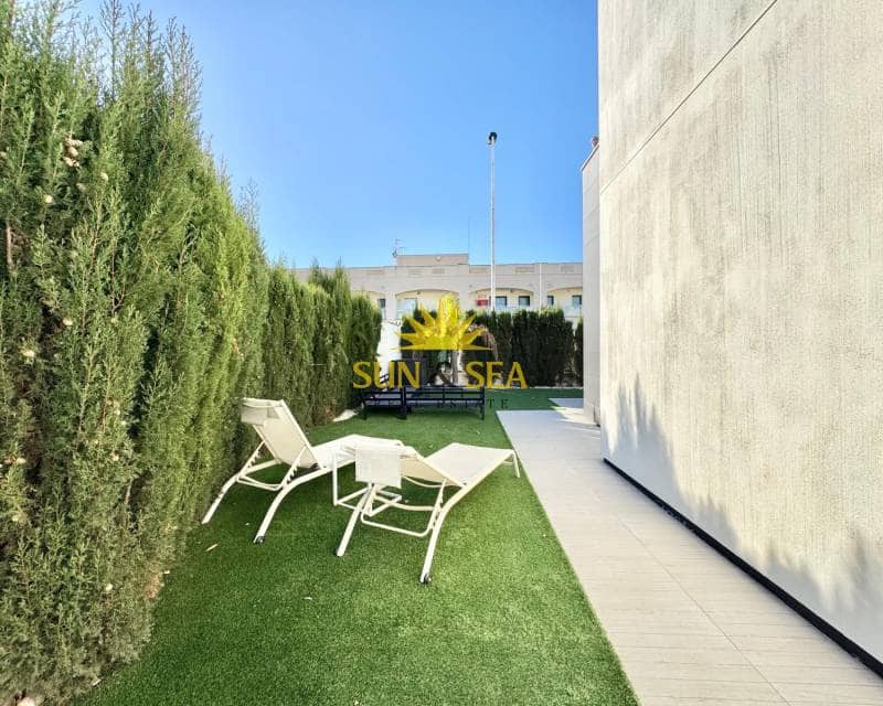 3 bedroom Villa for rent in Punta Prima with pool garage - € 2,700 (Ref: 9500624)