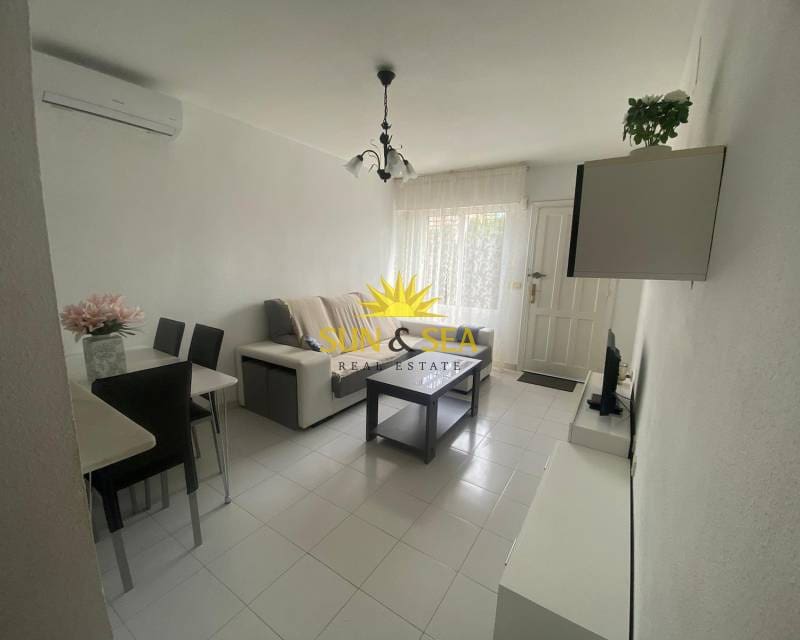 2 makuuhuone Huvila vuokrattavana paikassa Los Balcones - 900 € (Ref: 9506287)