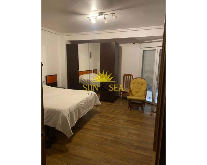 3 slaapkamer Appartement te huur in Elche / Elx - € 850 (Ref: 9506288)