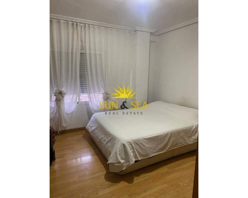 3 slaapkamer Appartement te huur in Elche / Elx - € 850 (Ref: 9506288)