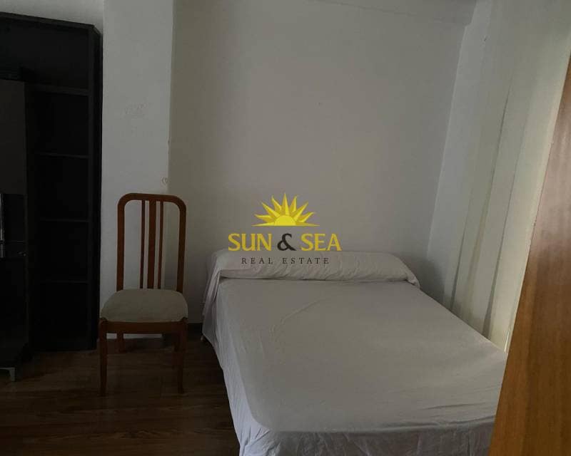 3 slaapkamer Appartement te huur in Elche / Elx - € 850 (Ref: 9506288)