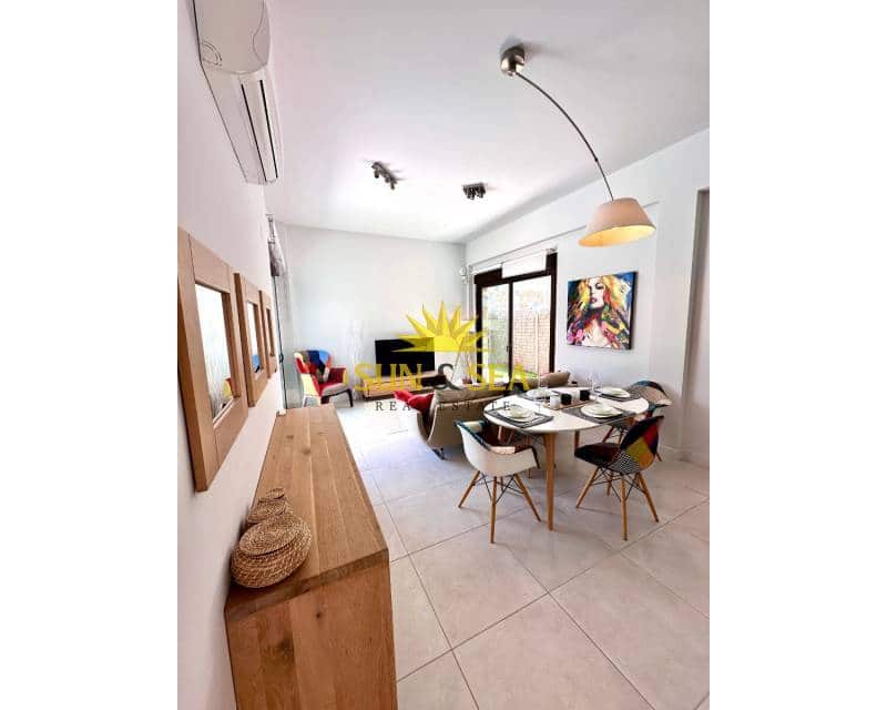 Villa/Maison de 2 chambres à louer à Orihuela Costa avec piscine - 2 300 € (Ref: 9506931)