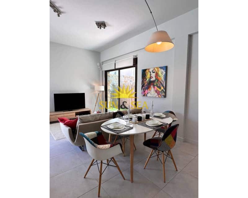 Villa/Maison de 2 chambres à louer à Orihuela Costa avec piscine - 2 300 € (Ref: 9506931)